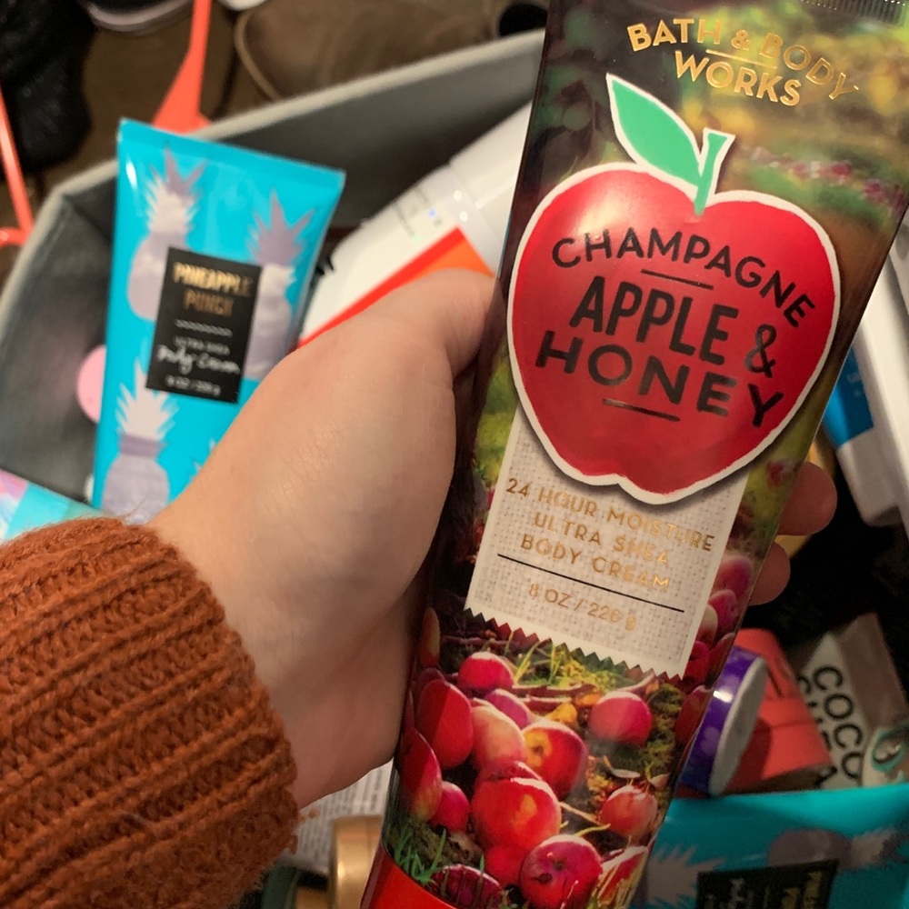 Champagne Apple and Honey body cream!